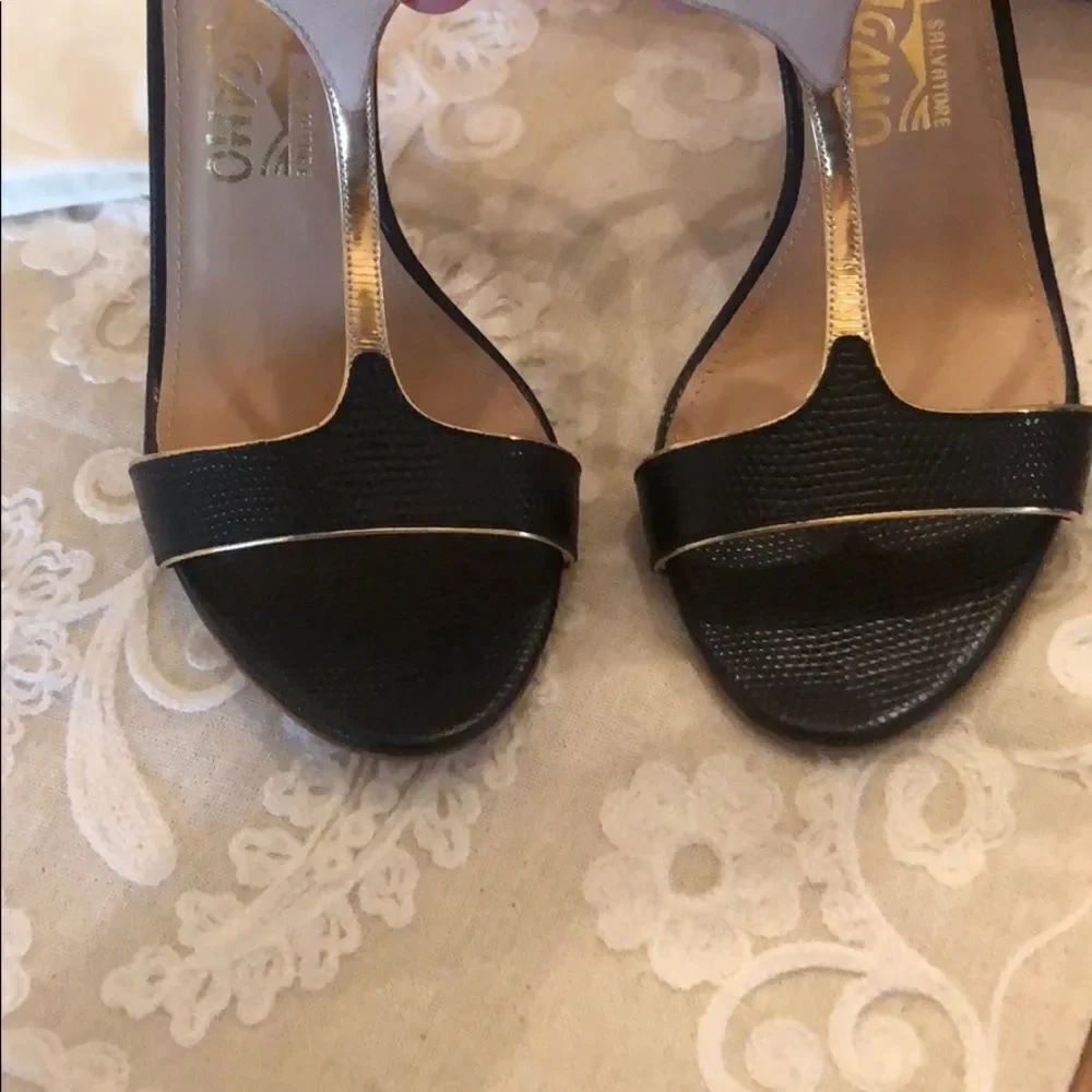 💲⬇️Salvatore Ferragamo T-Strap Monroe Sandals